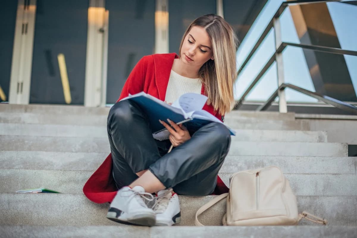 HAVO en VWO student studeert